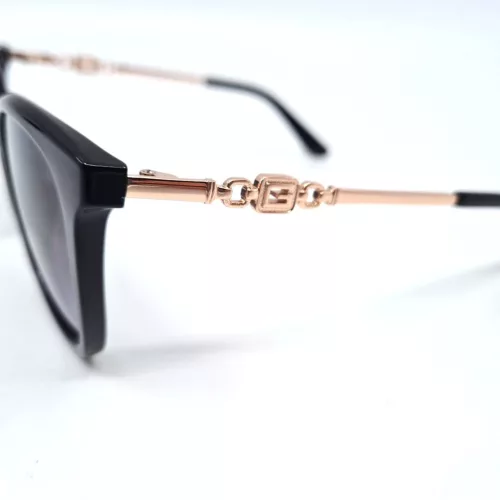 Guess női napszemüveg GU7886/S-01B